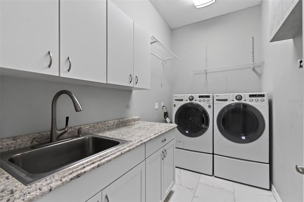En Venta: $899,900 (5 camas, 4 baños, 3414 Pies cuadrados)