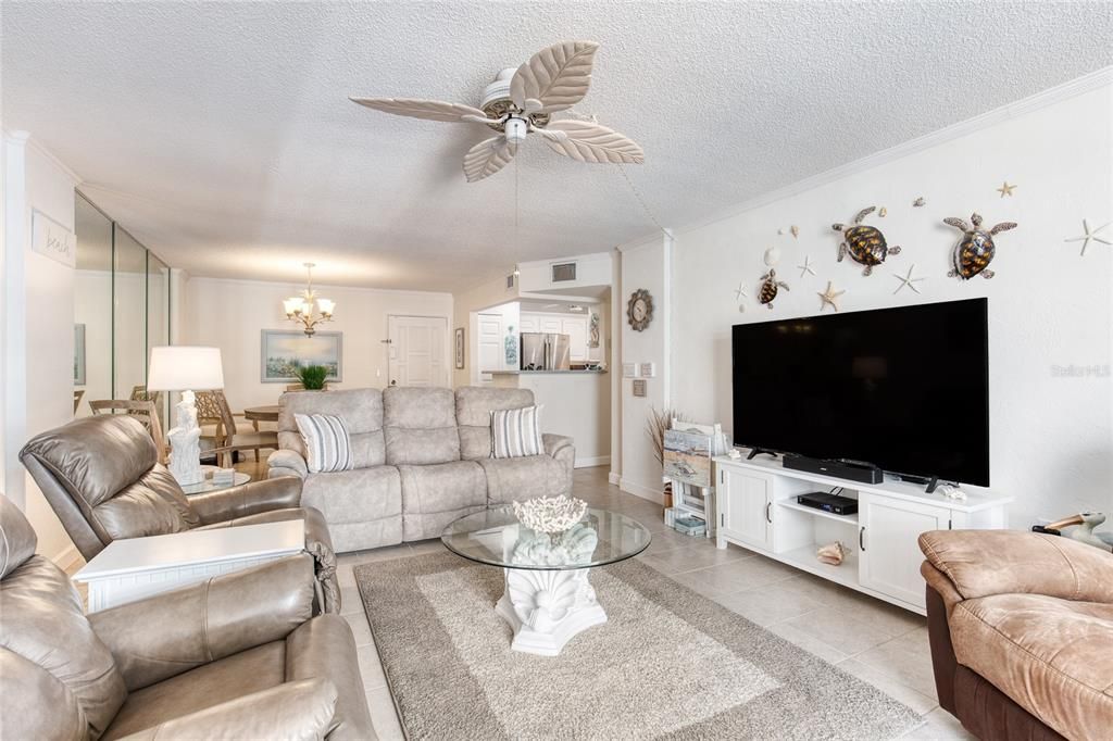 For Sale: $360,000 (2 beds, 2 baths, 1225 Square Feet)