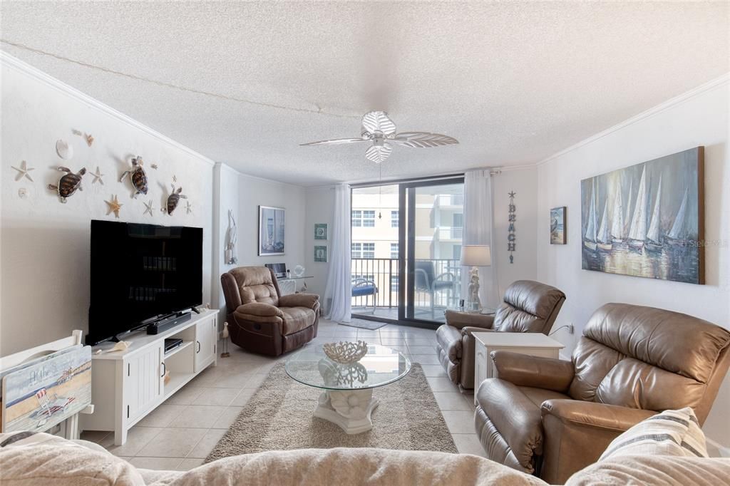 For Sale: $360,000 (2 beds, 2 baths, 1225 Square Feet)