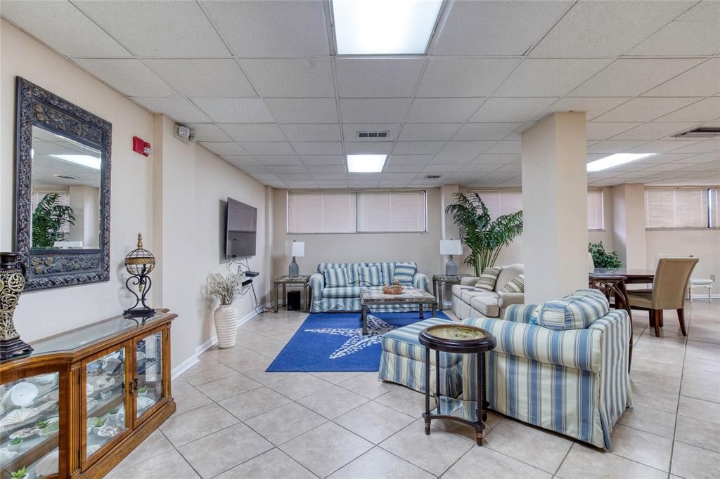 For Sale: $360,000 (2 beds, 2 baths, 1225 Square Feet)