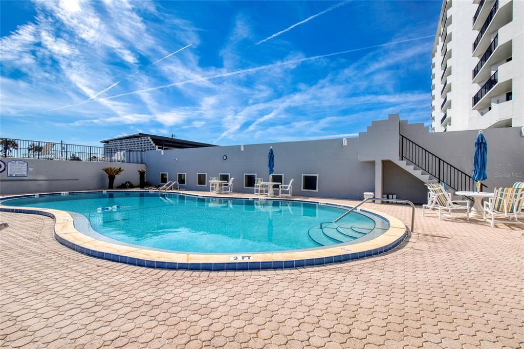 For Sale: $360,000 (2 beds, 2 baths, 1225 Square Feet)