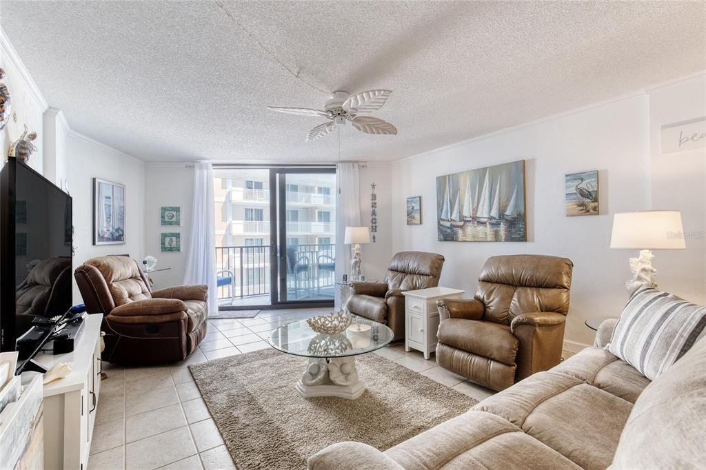 For Sale: $360,000 (2 beds, 2 baths, 1225 Square Feet)