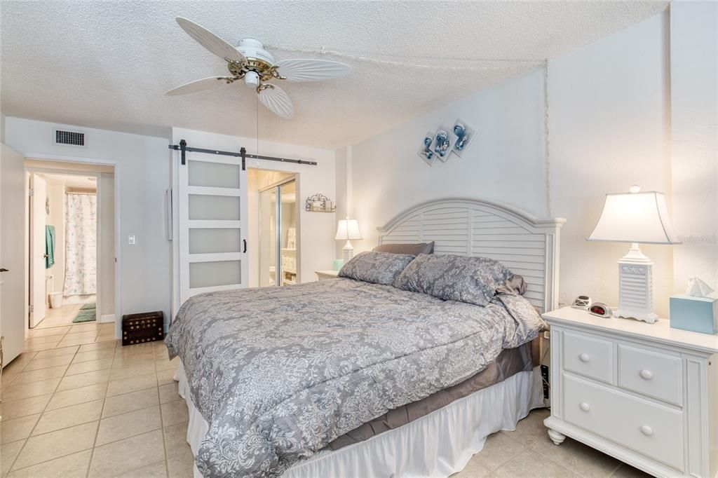 For Sale: $360,000 (2 beds, 2 baths, 1225 Square Feet)