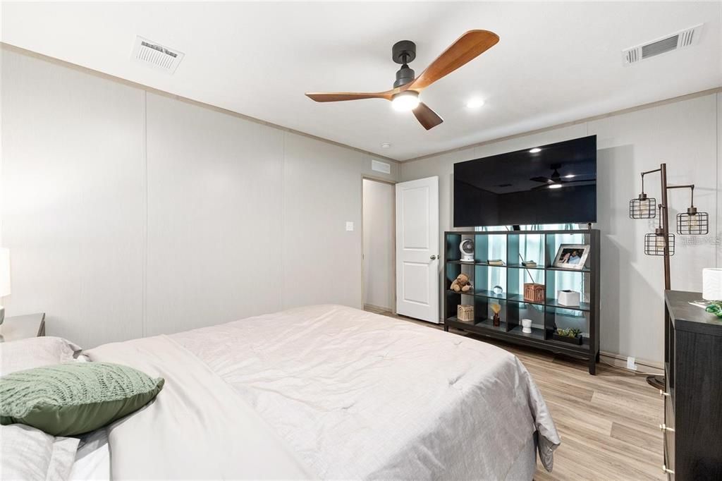 На продажу: $199,500 (3 спален, 2 ванн, 1216 Квадратных фут)