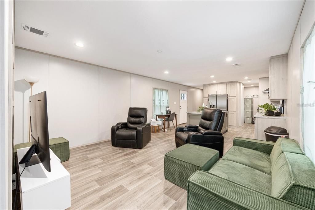 На продажу: $199,500 (3 спален, 2 ванн, 1216 Квадратных фут)