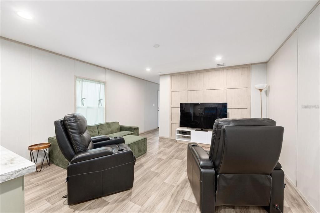 На продажу: $199,500 (3 спален, 2 ванн, 1216 Квадратных фут)