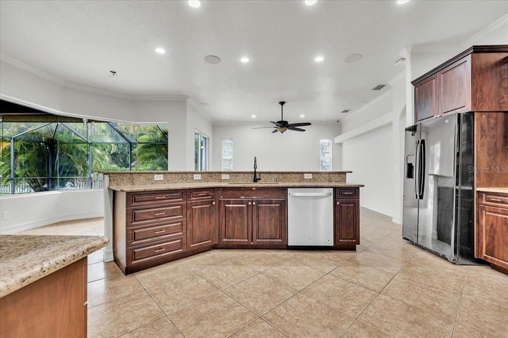 For Sale: $515,000 (3 beds, 2 baths, 2601 Square Feet)