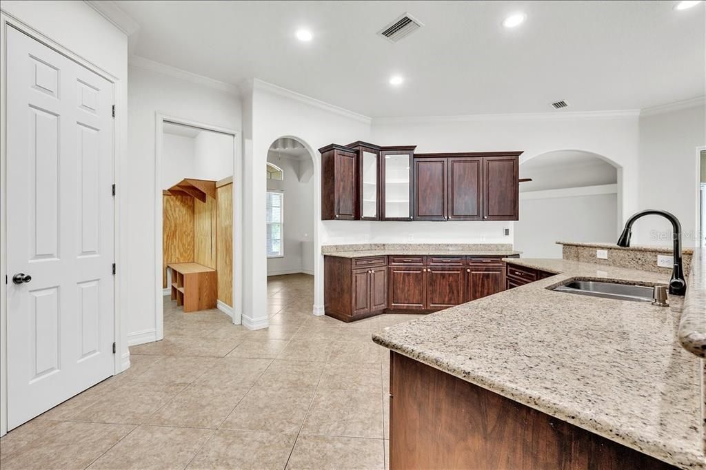 For Sale: $515,000 (3 beds, 2 baths, 2601 Square Feet)