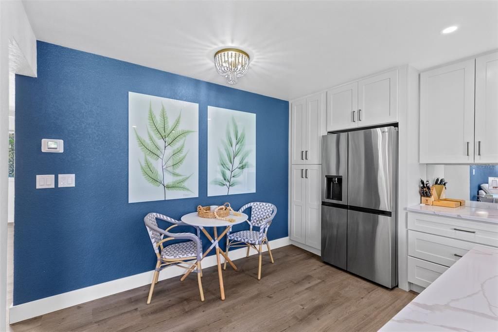 На продажу: $360,000 (2 спален, 1 ванн, 816 Квадратных фут)