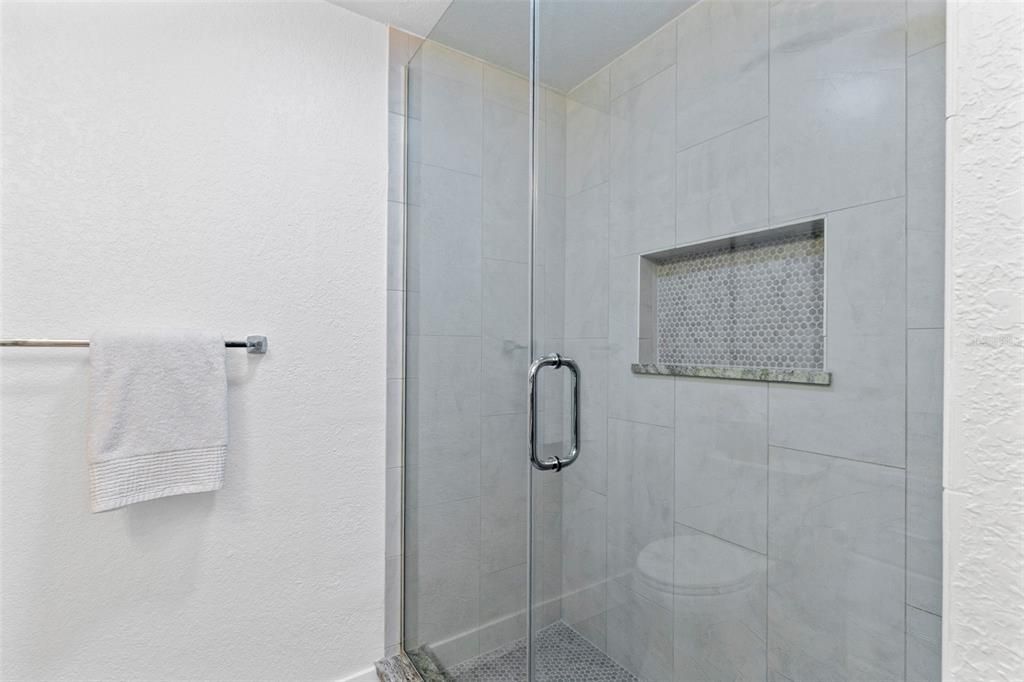 На продажу: $360,000 (2 спален, 1 ванн, 816 Квадратных фут)