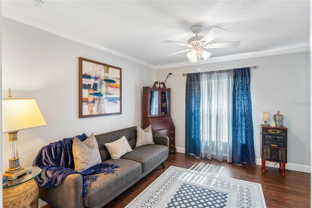 For Sale: $375,000 (3 beds, 2 baths, 1761 Square Feet)
