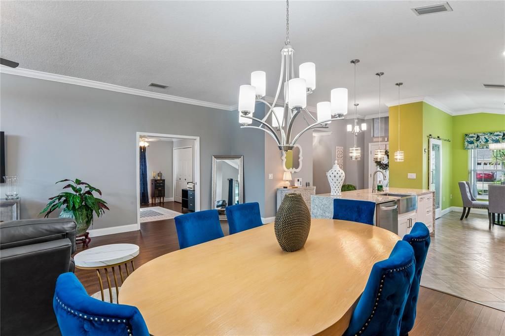 For Sale: $375,000 (3 beds, 2 baths, 1761 Square Feet)