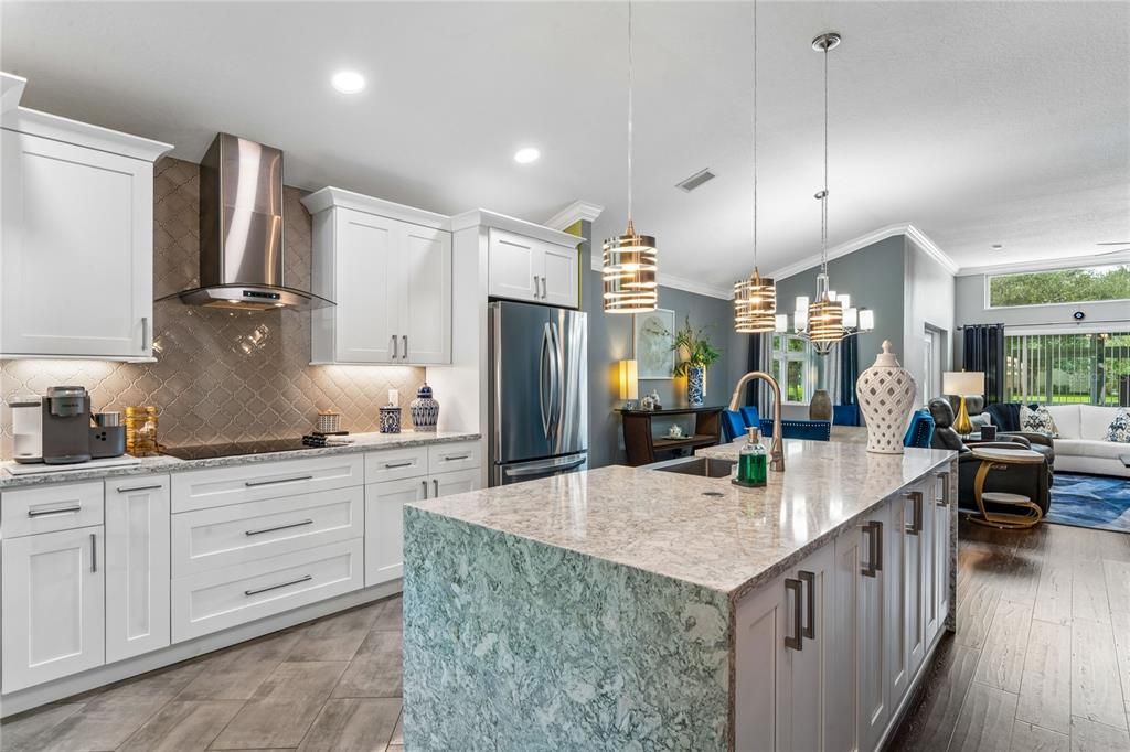 For Sale: $375,000 (3 beds, 2 baths, 1761 Square Feet)