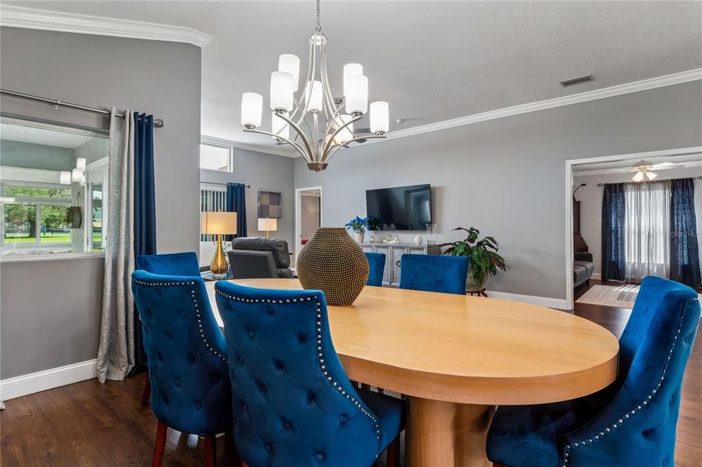 For Sale: $375,000 (3 beds, 2 baths, 1761 Square Feet)