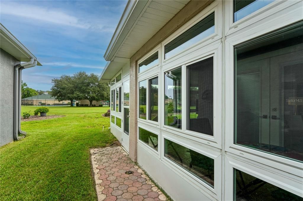 For Sale: $375,000 (3 beds, 2 baths, 1761 Square Feet)
