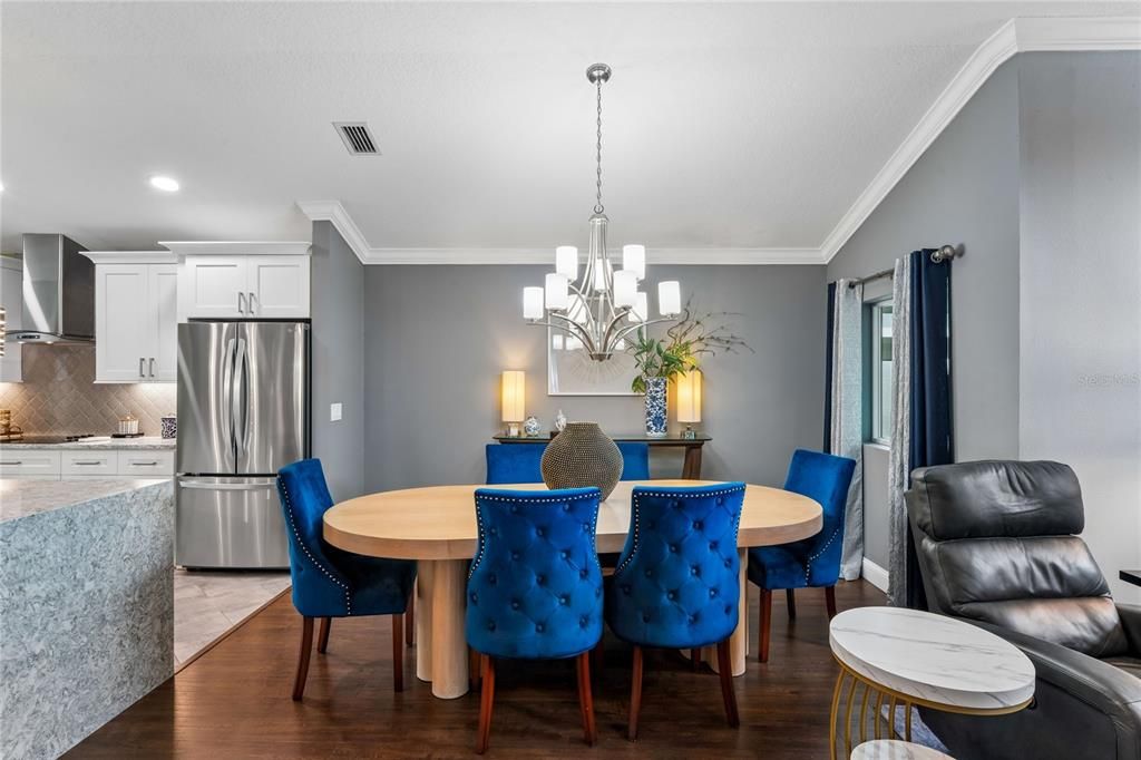 For Sale: $375,000 (3 beds, 2 baths, 1761 Square Feet)
