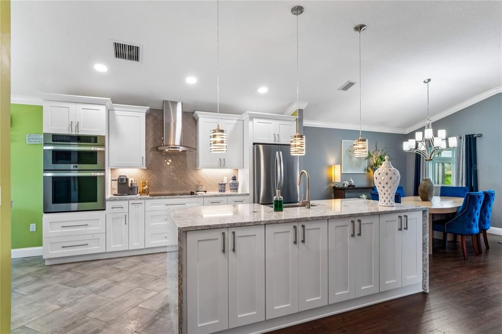 For Sale: $375,000 (3 beds, 2 baths, 1761 Square Feet)