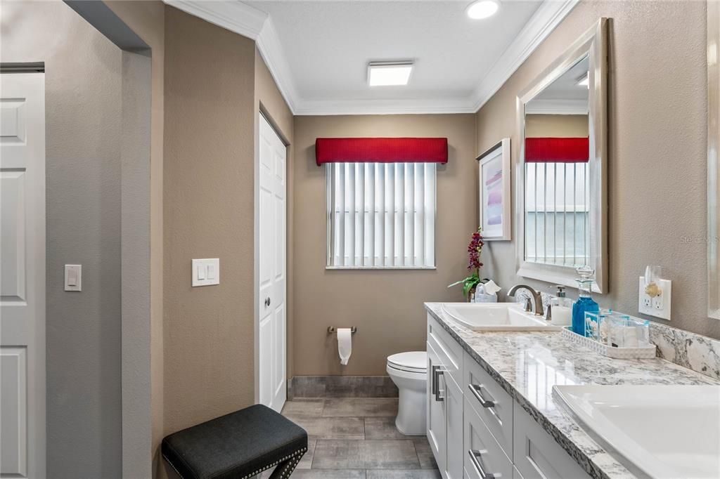 For Sale: $375,000 (3 beds, 2 baths, 1761 Square Feet)