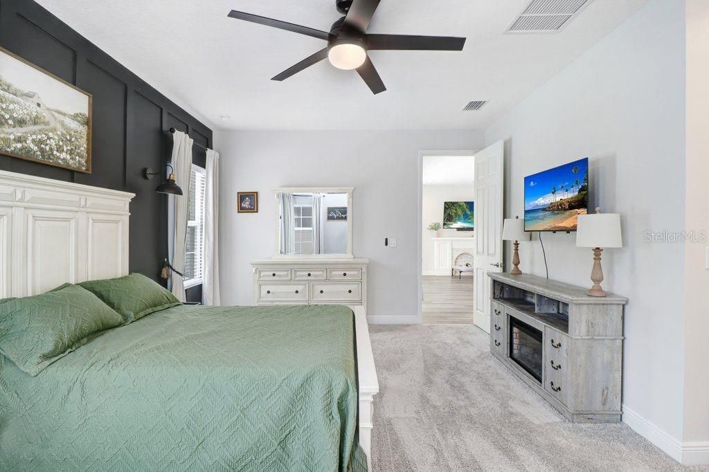 Activo con contrato: $525,000 (3 camas, 3 baños, 2125 Pies cuadrados)