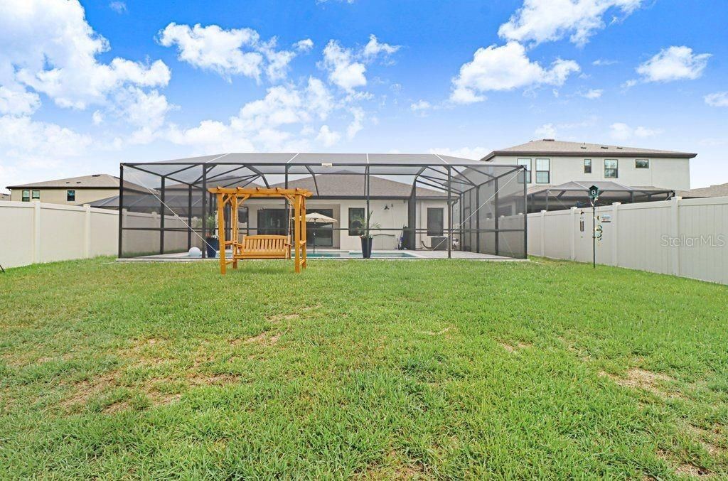 Activo con contrato: $525,000 (3 camas, 3 baños, 2125 Pies cuadrados)