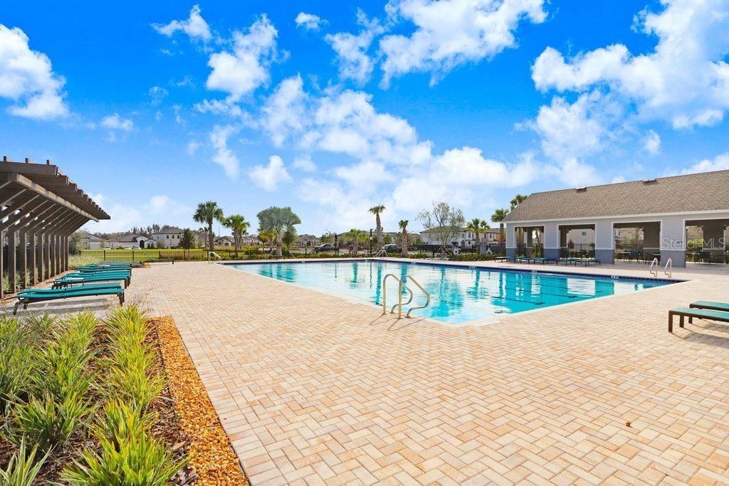 Activo con contrato: $525,000 (3 camas, 3 baños, 2125 Pies cuadrados)