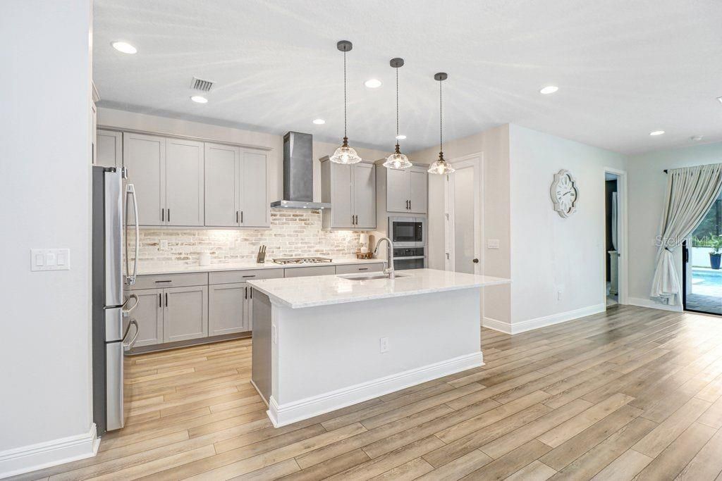 Activo con contrato: $525,000 (3 camas, 3 baños, 2125 Pies cuadrados)