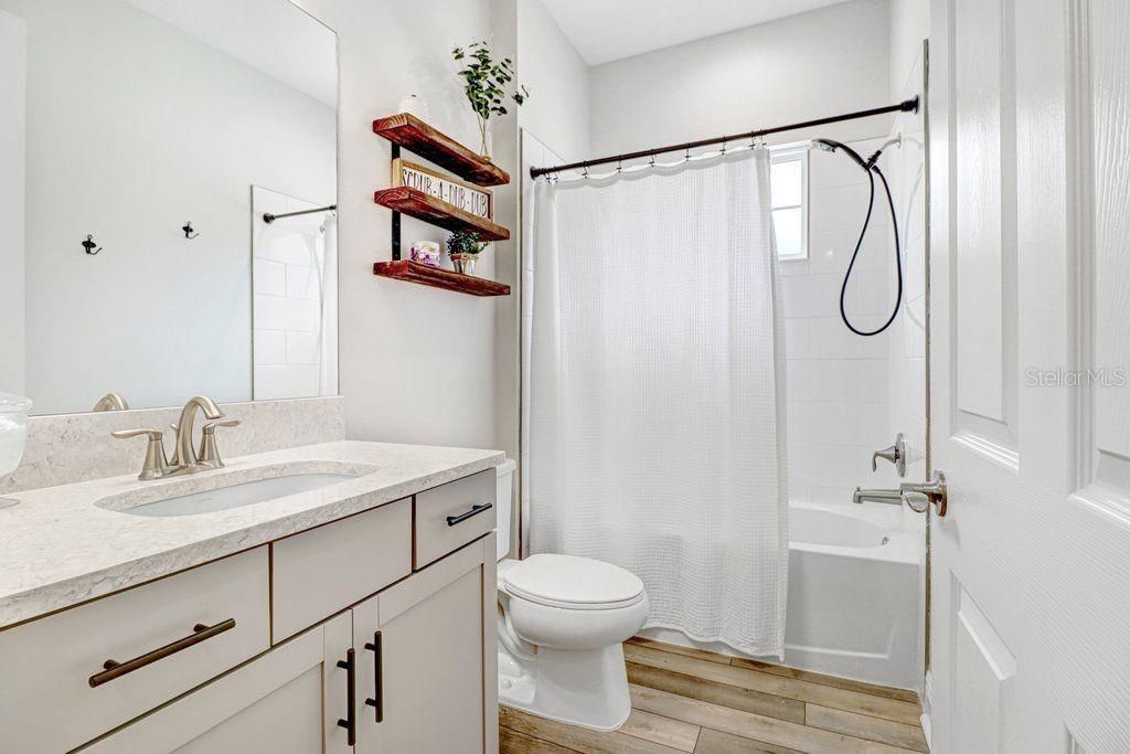 Activo con contrato: $525,000 (3 camas, 3 baños, 2125 Pies cuadrados)