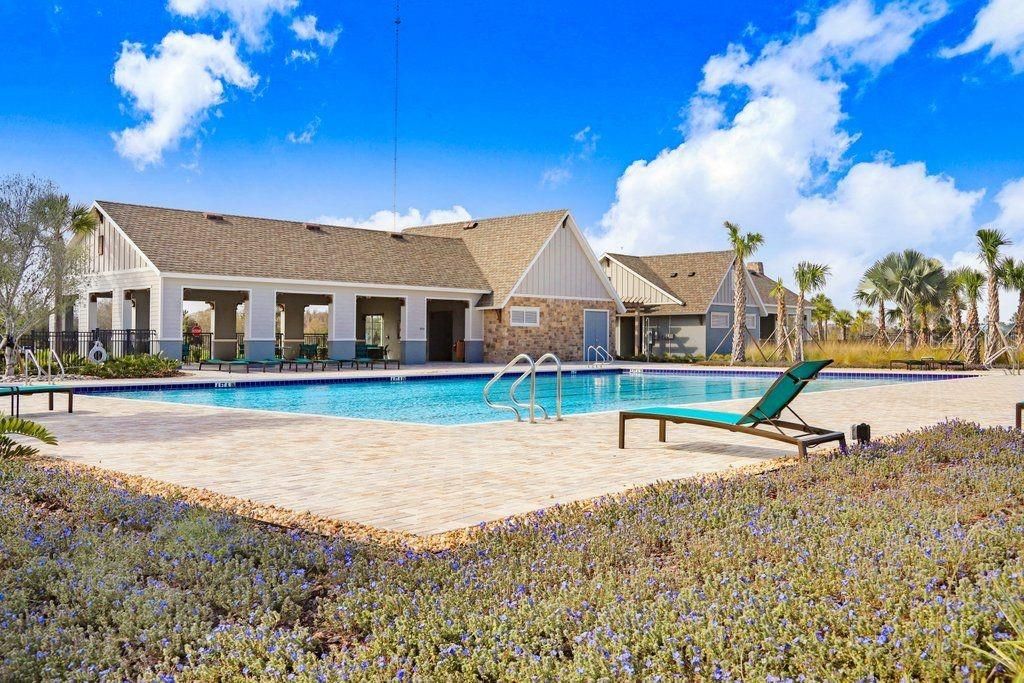 Activo con contrato: $525,000 (3 camas, 3 baños, 2125 Pies cuadrados)