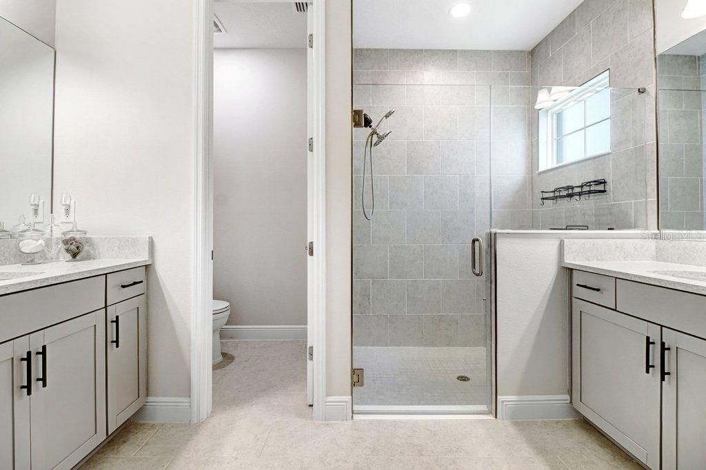 Activo con contrato: $525,000 (3 camas, 3 baños, 2125 Pies cuadrados)