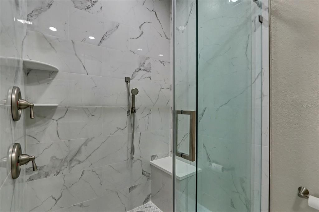 На продажу: $330,000 (2 спален, 2 ванн, 1085 Квадратных фут)