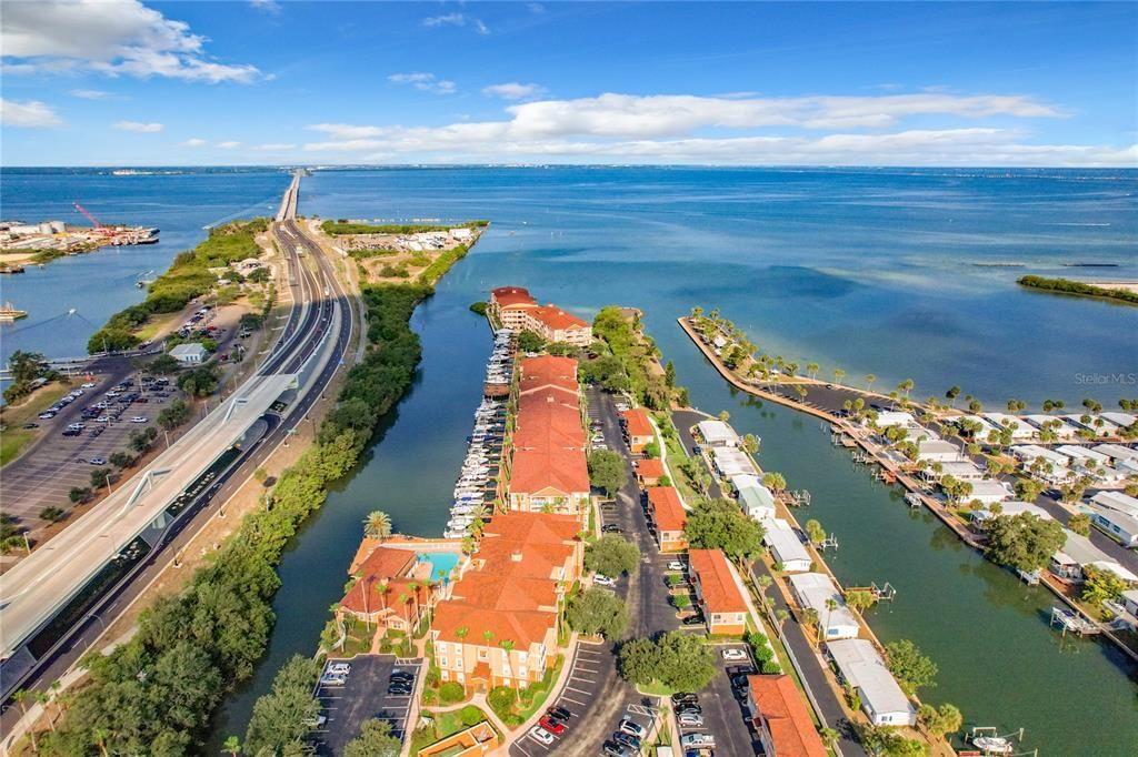 На продажу: $330,000 (2 спален, 2 ванн, 1085 Квадратных фут)