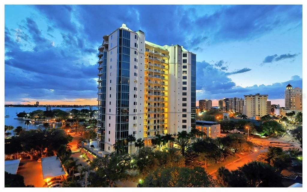 Recently Sold: $2,125,000 (2 beds, 2 baths, 2437 Square Feet)