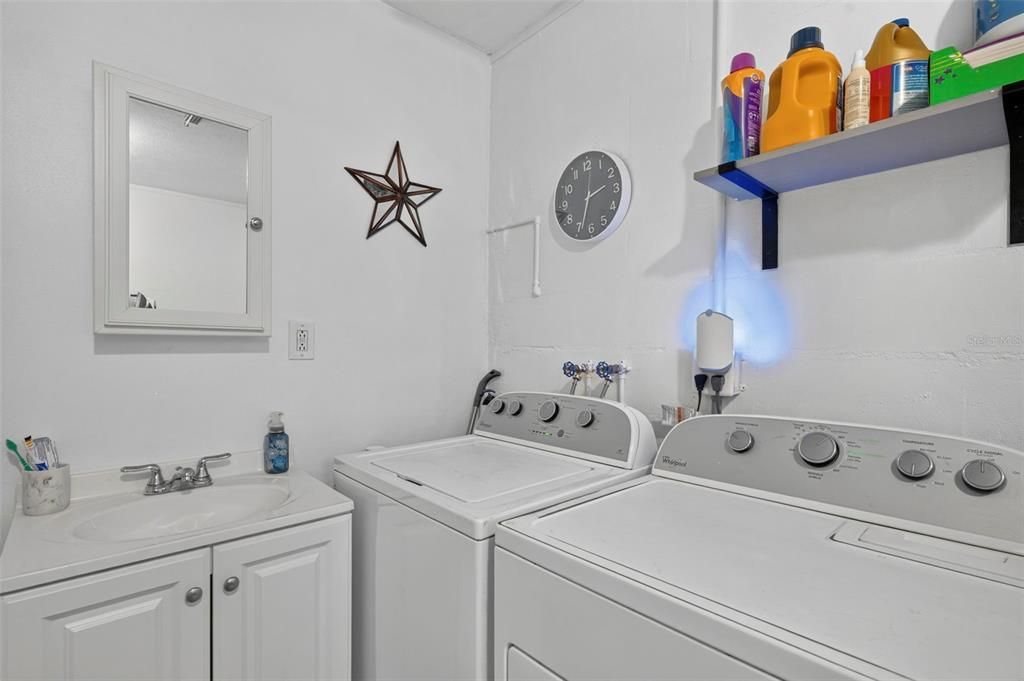 Activo con contrato: $410,000 (3 camas, 2 baños, 1016 Pies cuadrados)