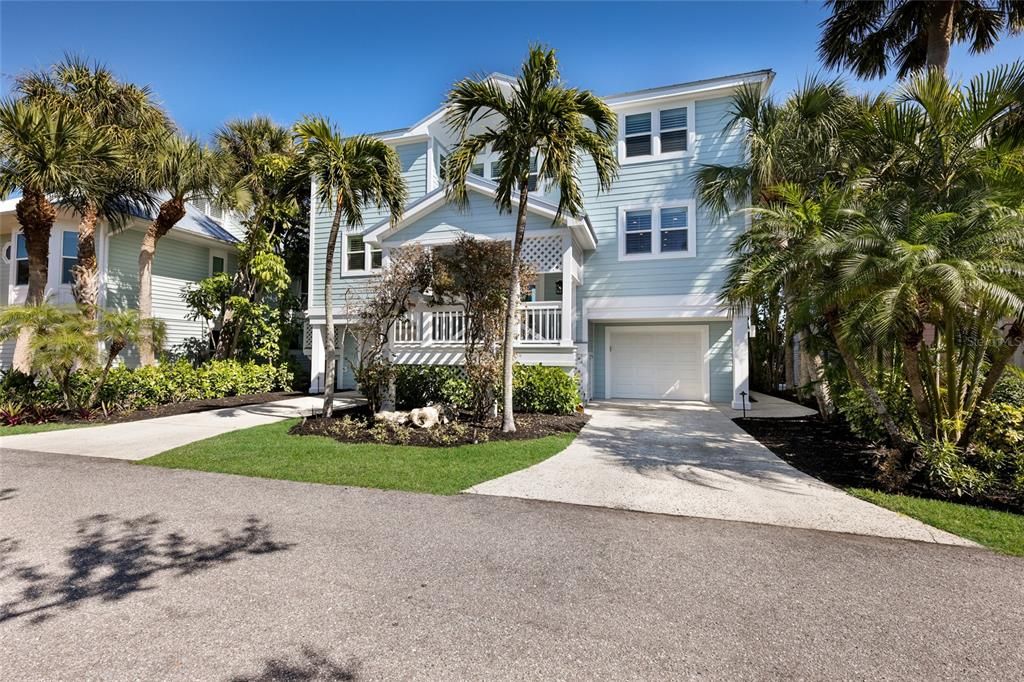 For Sale: $5,600,000 (3 beds, 3 baths, 2714 Square Feet)