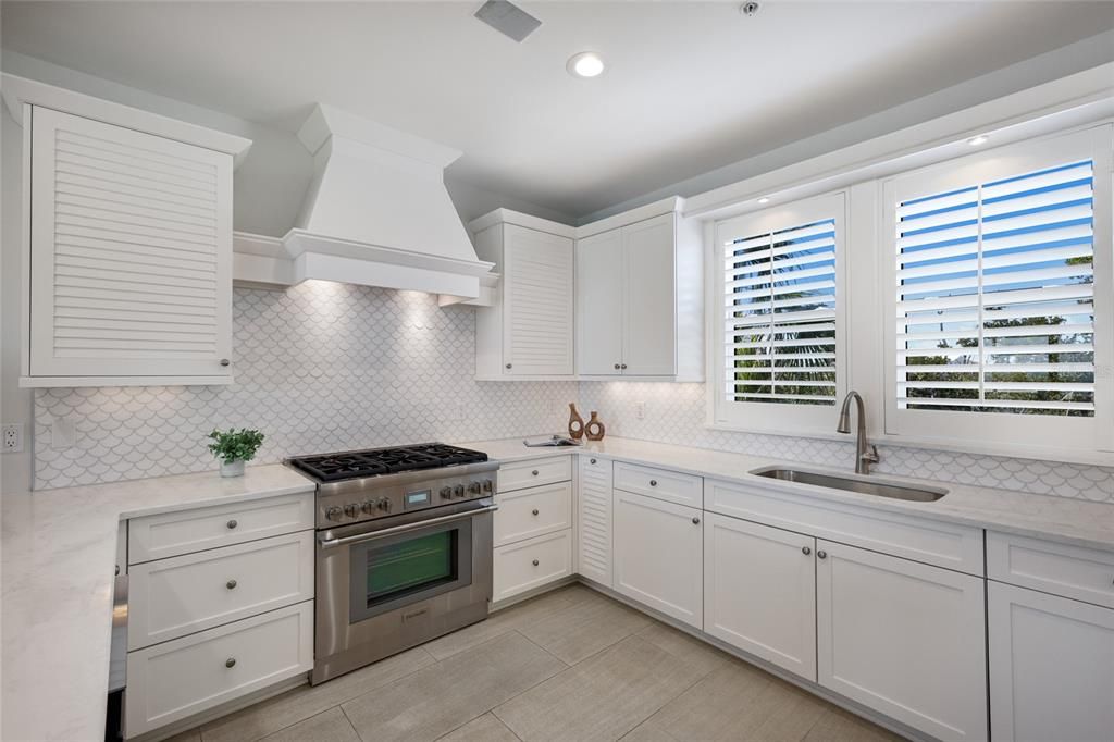 For Sale: $5,600,000 (3 beds, 3 baths, 2714 Square Feet)