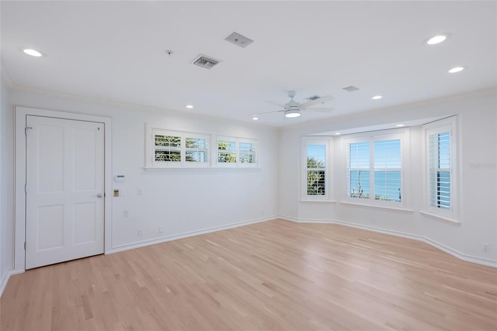 For Sale: $5,600,000 (3 beds, 3 baths, 2714 Square Feet)