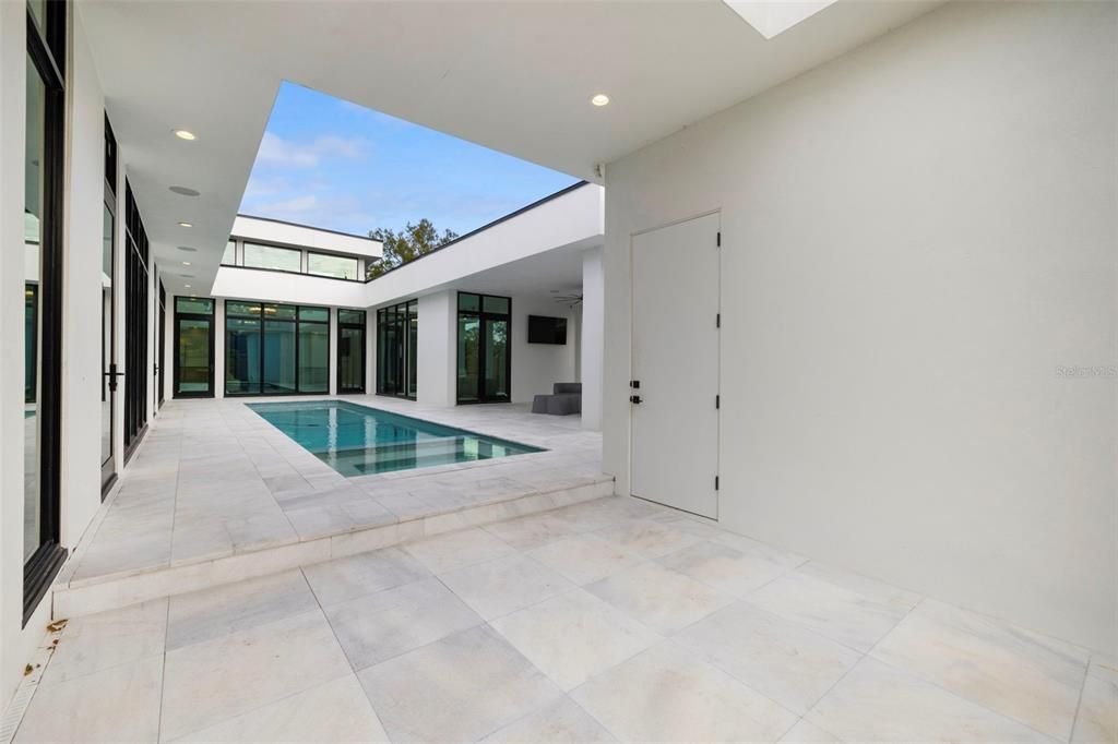 En Venta: $1,595,000 (3 camas, 2 baños, 2400 Pies cuadrados)