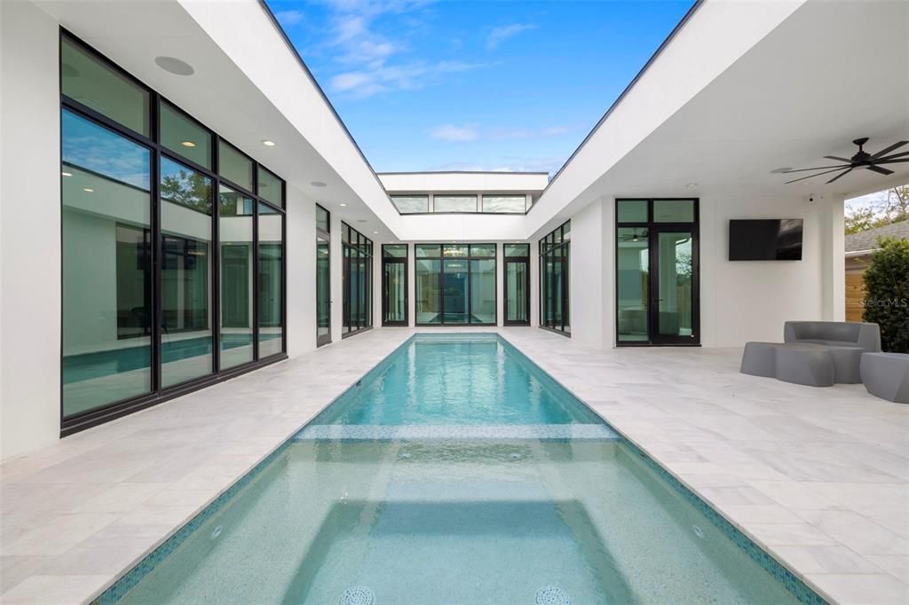 En Venta: $1,595,000 (3 camas, 2 baños, 2400 Pies cuadrados)