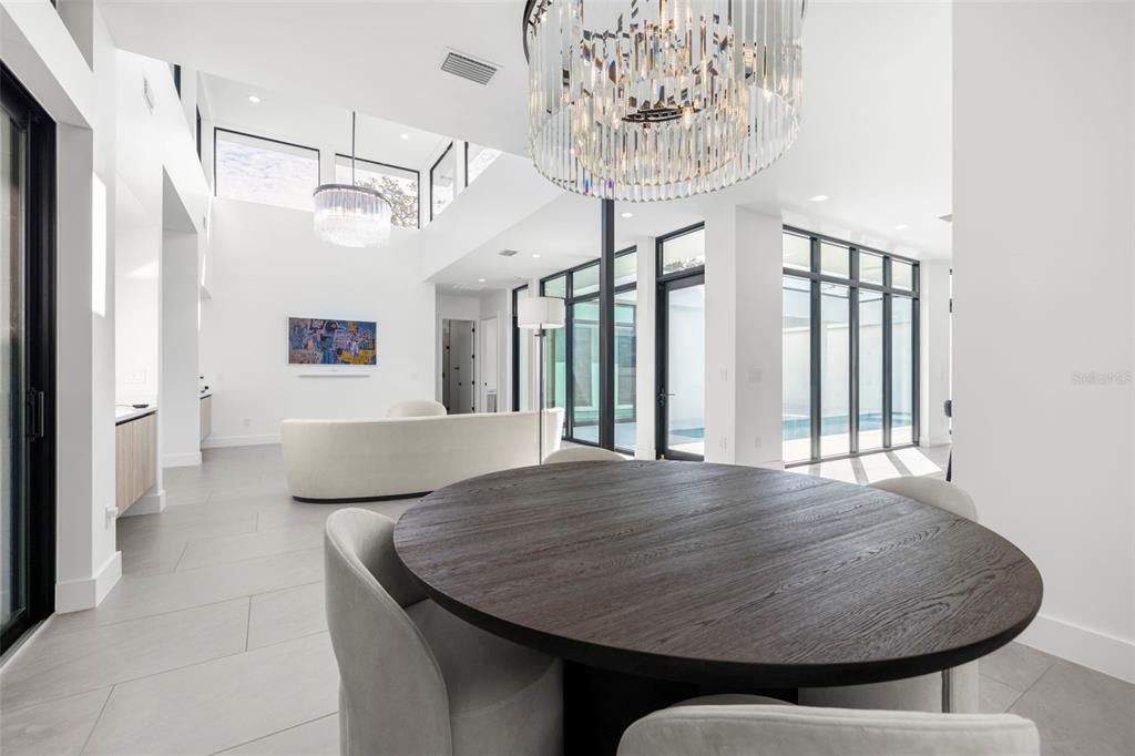 En Venta: $1,595,000 (3 camas, 2 baños, 2400 Pies cuadrados)