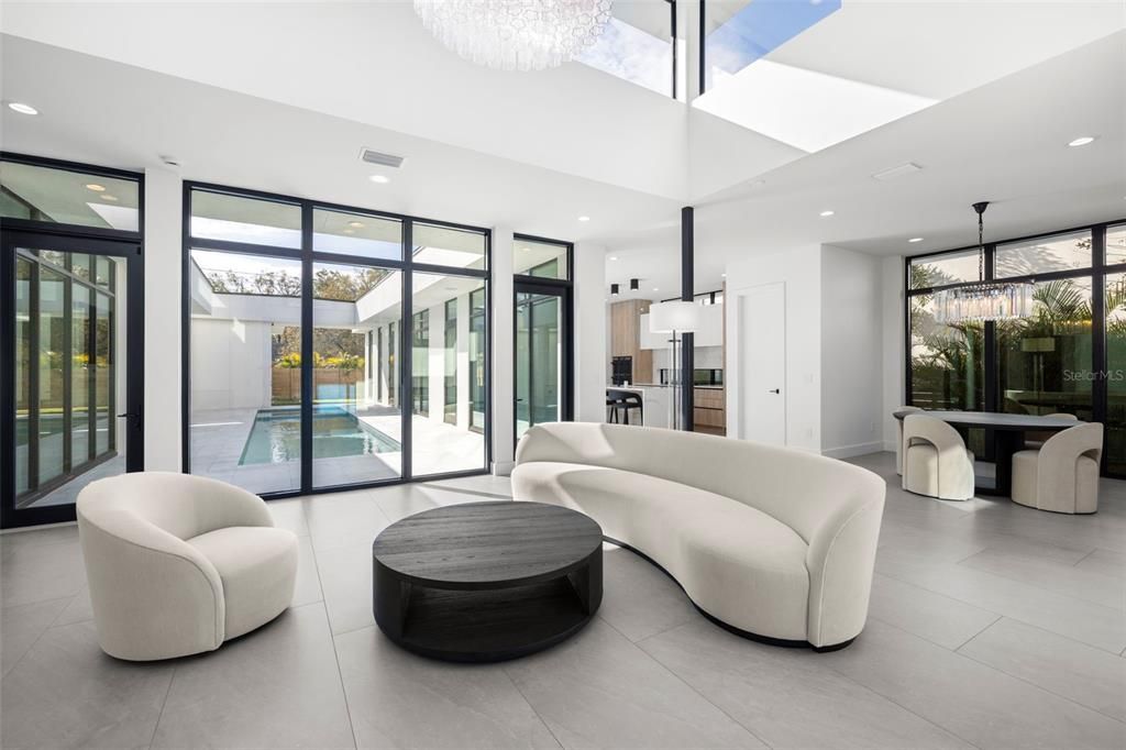 En Venta: $1,595,000 (3 camas, 2 baños, 2400 Pies cuadrados)