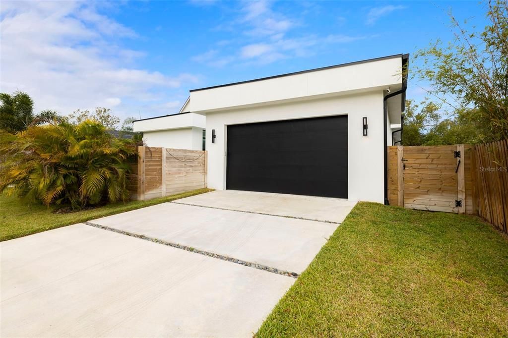 En Venta: $1,595,000 (3 camas, 2 baños, 2400 Pies cuadrados)
