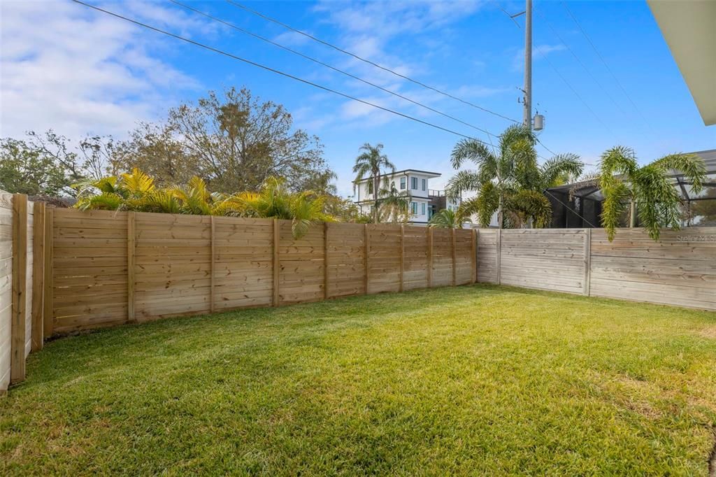 En Venta: $1,595,000 (3 camas, 2 baños, 2400 Pies cuadrados)