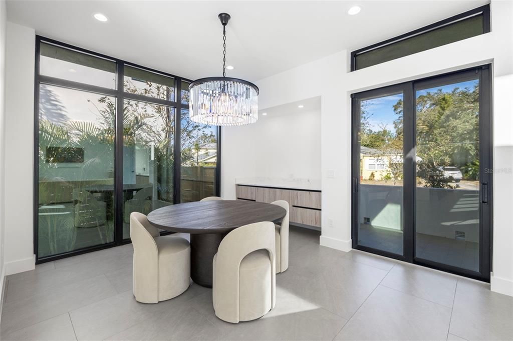 En Venta: $1,595,000 (3 camas, 2 baños, 2400 Pies cuadrados)