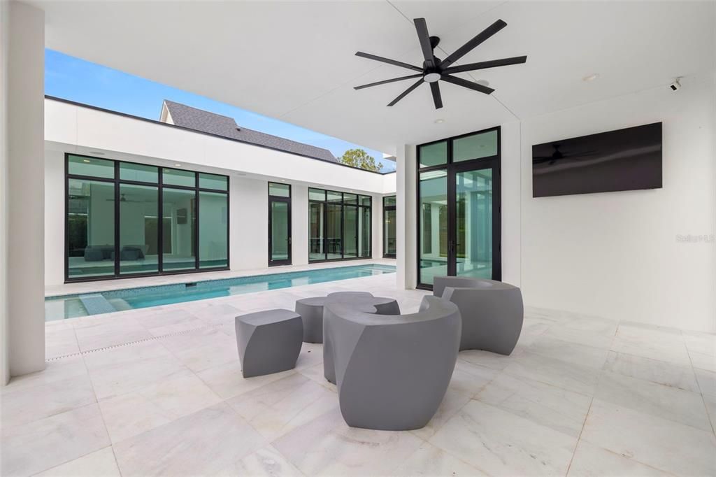 En Venta: $1,595,000 (3 camas, 2 baños, 2400 Pies cuadrados)