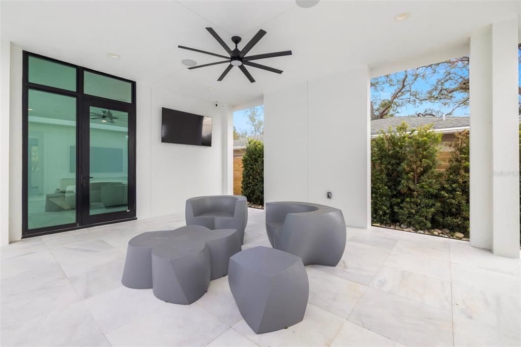 En Venta: $1,595,000 (3 camas, 2 baños, 2400 Pies cuadrados)