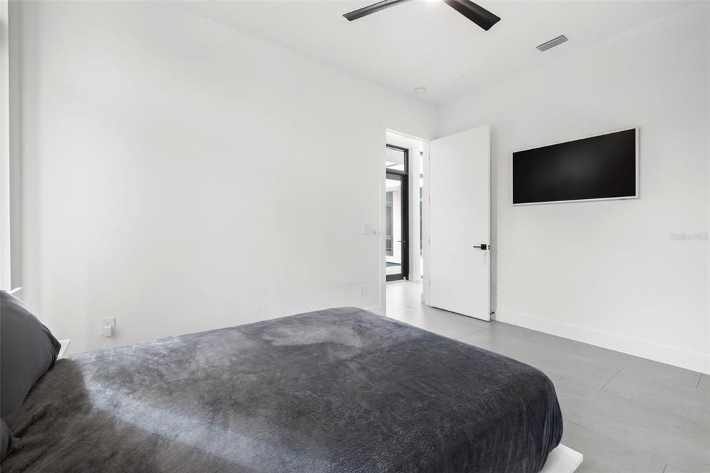 En Venta: $1,595,000 (3 camas, 2 baños, 2400 Pies cuadrados)