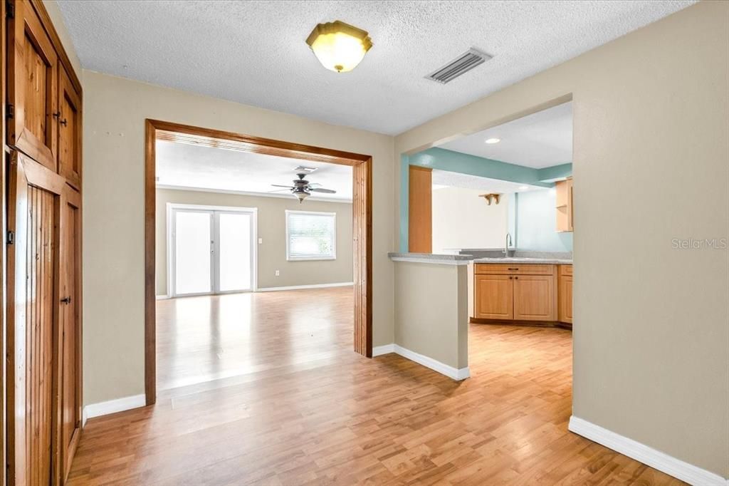 For Sale: $225,000 (3 beds, 2 baths, 1794 Square Feet)