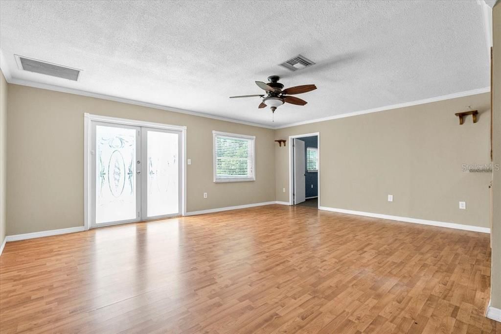 For Sale: $225,000 (3 beds, 2 baths, 1794 Square Feet)