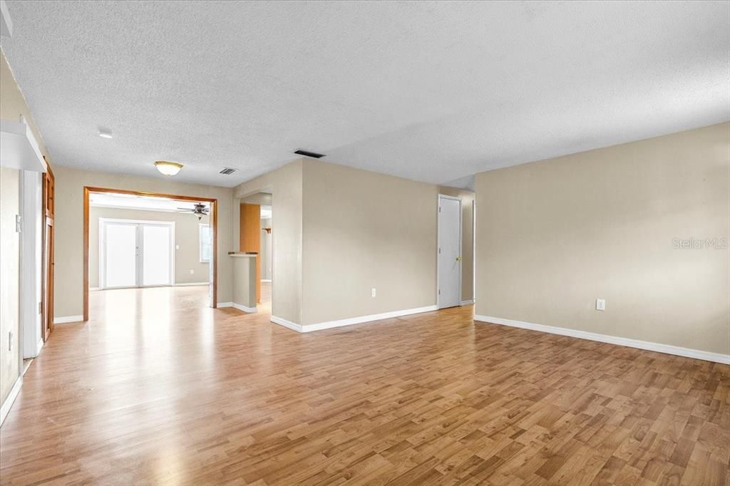 For Sale: $225,000 (3 beds, 2 baths, 1794 Square Feet)