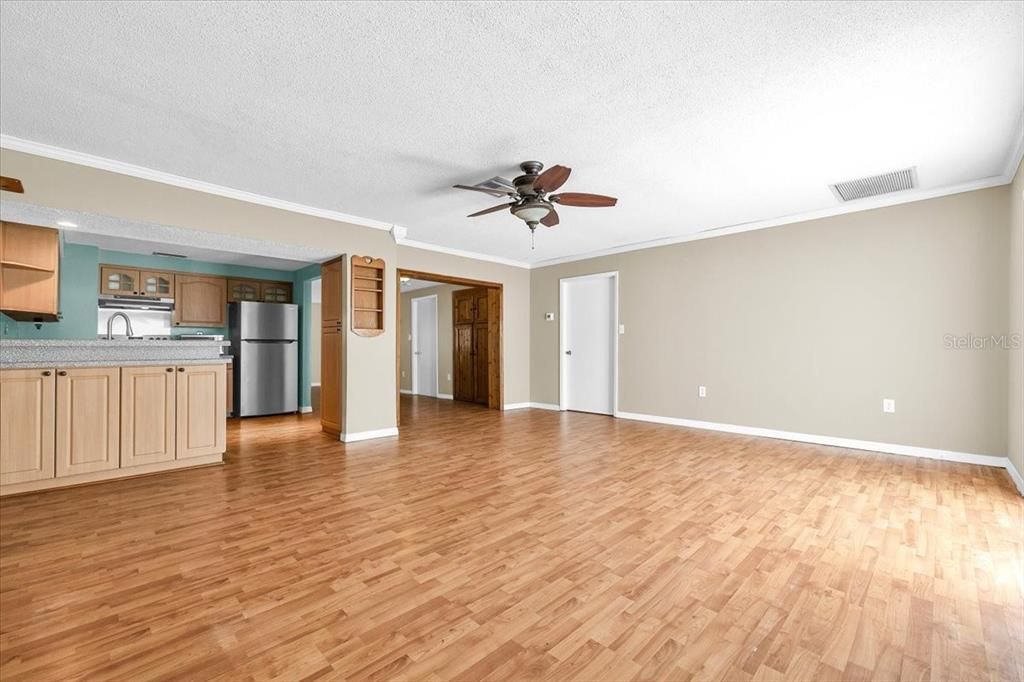For Sale: $225,000 (3 beds, 2 baths, 1794 Square Feet)